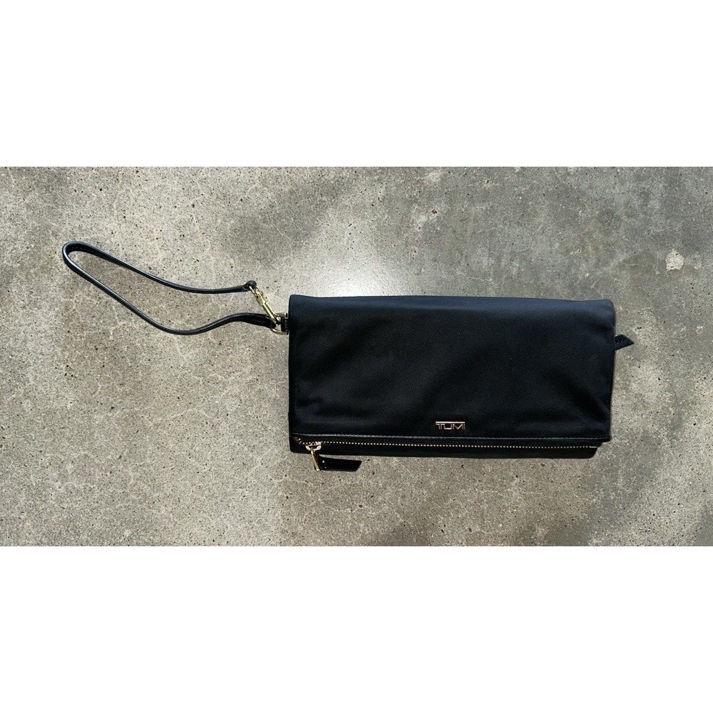 TUMI Voyageur Travel Wristlet Wallet Black Passport Card Cash Holder